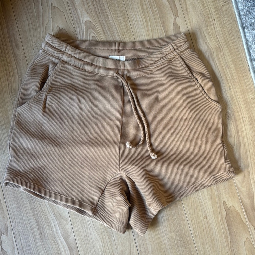 DONNI. Tan Athletic Shorts with Elastic Waistband